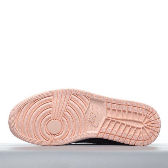 Jordan 1 Retro High Black Crimson Tint - Picture 7 of 9